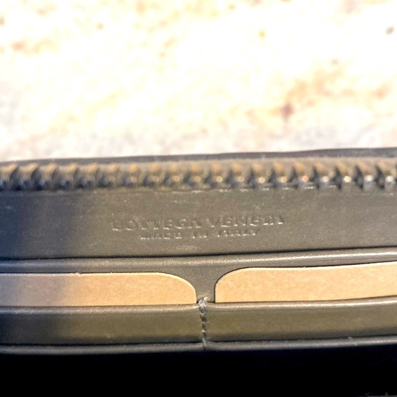 Bottega Veneta Gray Intrecciato Wallet w/box - Picture 14 of 14